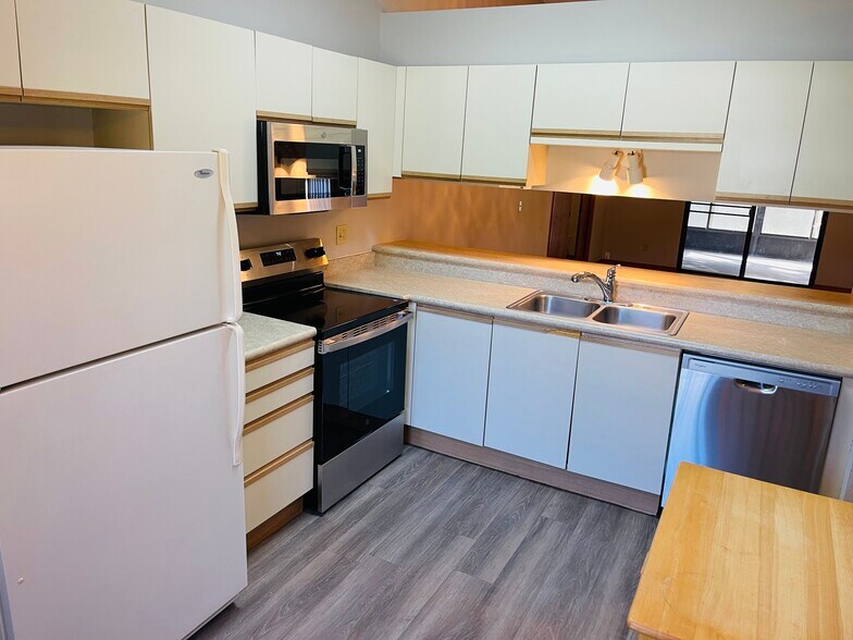 Building Photo - 1113 Oak Forest Cir