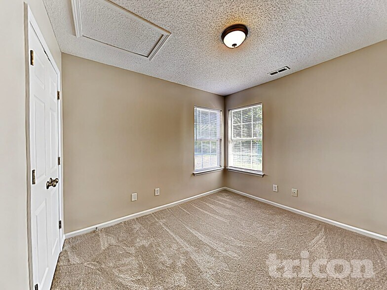 Building Photo - 218 Glencroft Dr