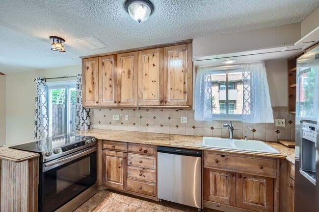 Building Photo - 1233 Willow Bend Cir
