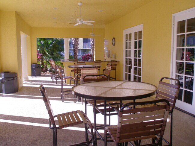 Building Photo - Annual turnkey furnished renovated GATED COMMUNITY**3 BEDROOM TOWNHOUSE
