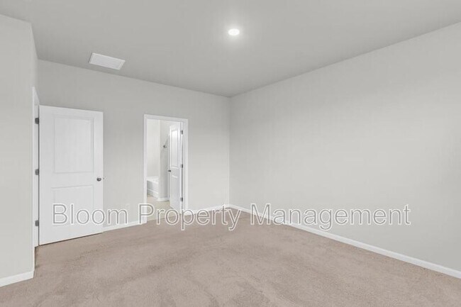 Building Photo - 227 Shortmarsh St