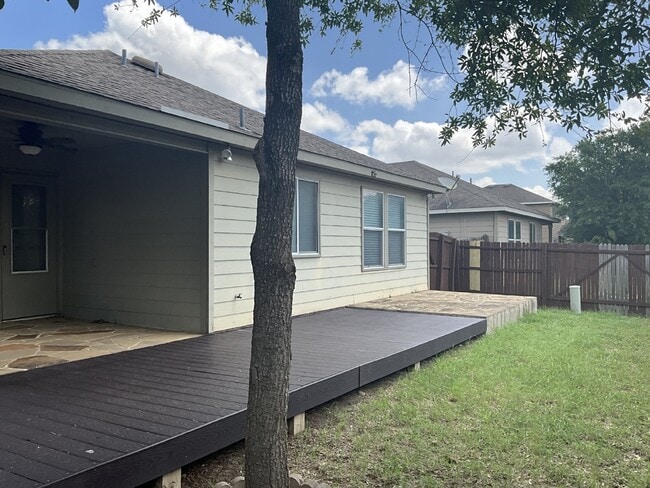 Building Photo - "Charming 3-Bedroom Haven in Selma with Granite Elegance!"