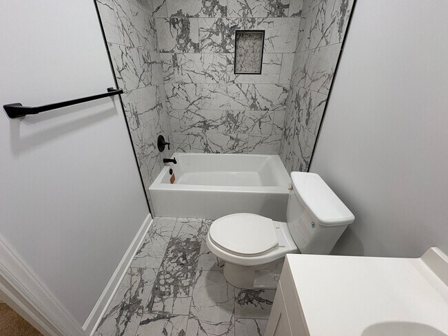 Building Photo - Rent Special on Beautifully Updated 3 Bedroom Home!