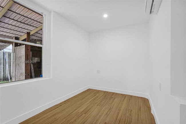 Building Photo - 2419 Coolidge St