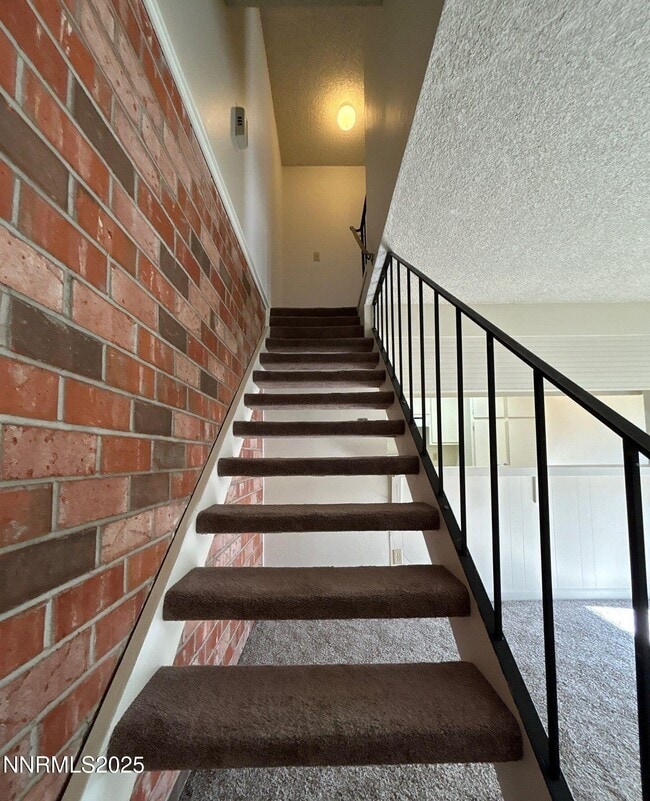 Building Photo - 5020 Catalina Dr