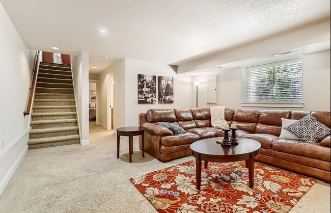 Building Photo - *Coming Soon!!* Fabulous Bright Townhome in the Heart of Downtown Lake Oswego.