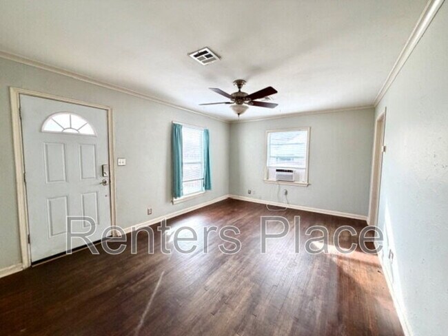 Building Photo - 4707 E 7th St