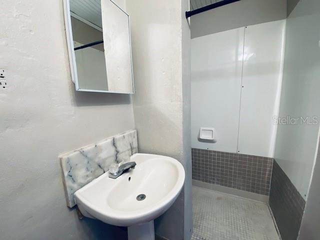 Building Photo - 9718 N Nebraska Ave