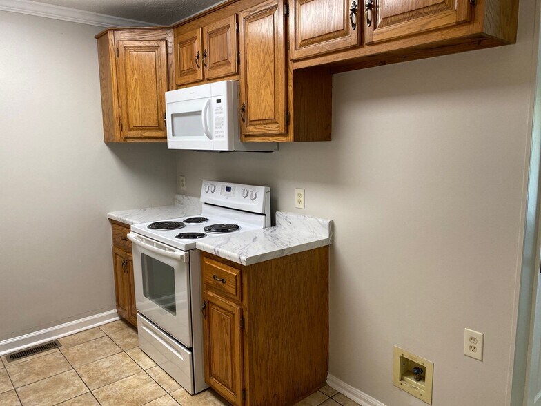 Building Photo - 61 Randi Dr