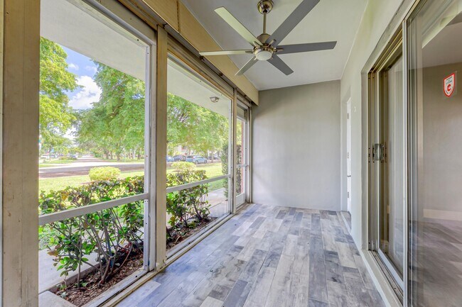 Building Photo - 400 S Luna Ct