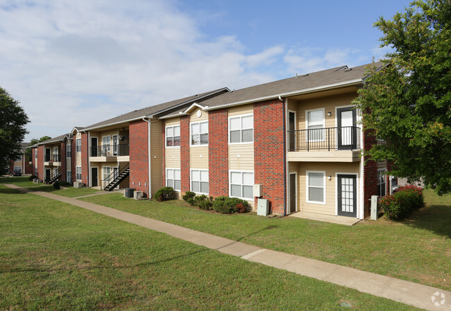 Courtyard - Stonebrook Village