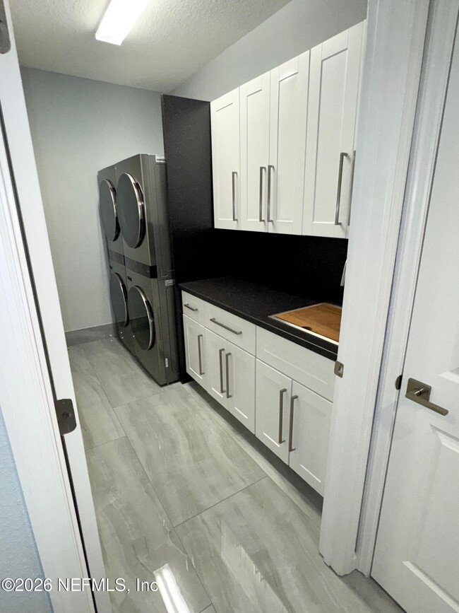 Building Photo - 163 Pine Forest Ct