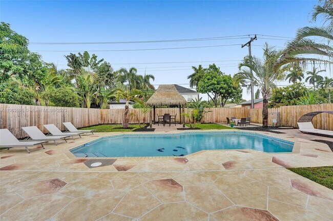 Building Photo - 1524 NE 15th Ave