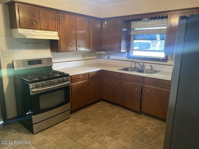 Building Photo - 109 Yvonne St