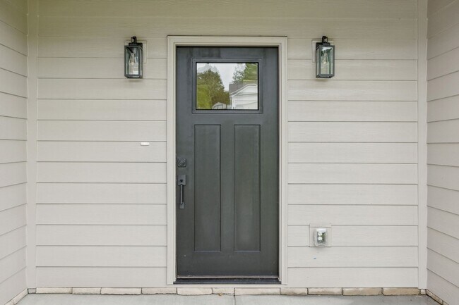 Building Photo - 815 Oconnor St