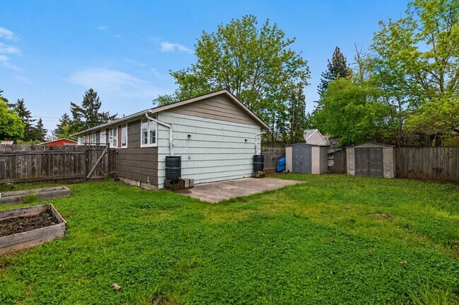 Building Photo - 7959 SE 64th Ave