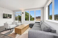 Building Photo - 10 Riordan Rd