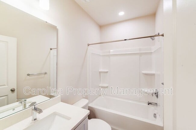 Building Photo - 645 Brookwood St