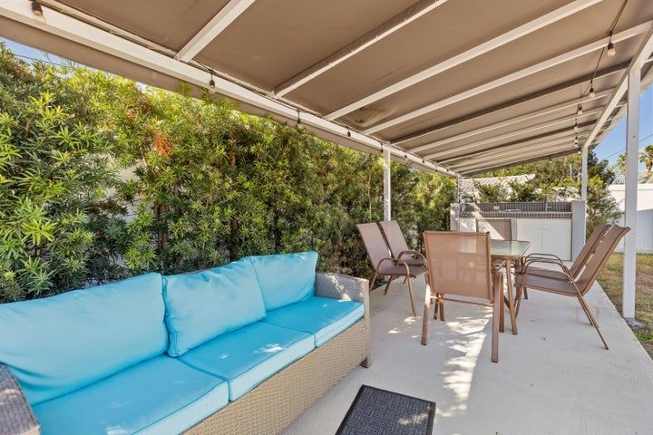 Building Photo - 921 SE 13th Ct