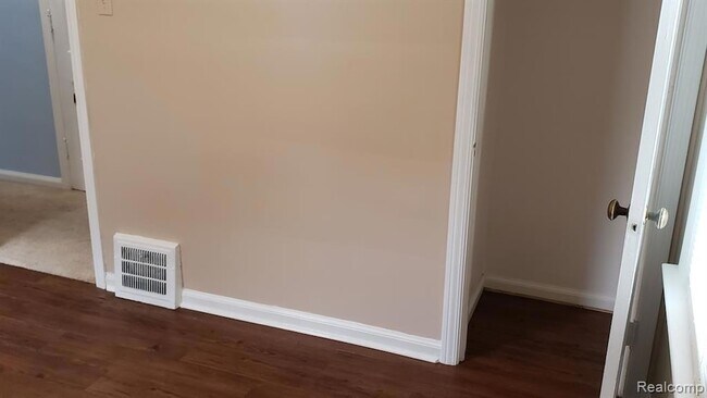 Building Photo - 1261 Pearson St