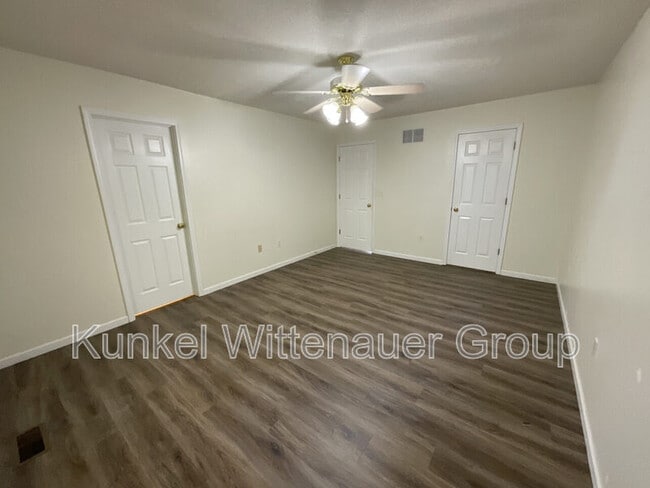 Building Photo - 1545 Fairoaks Dr
