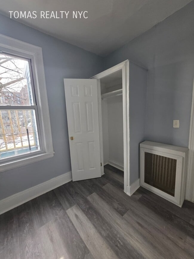 Building Photo - 16 Sherwood Ave