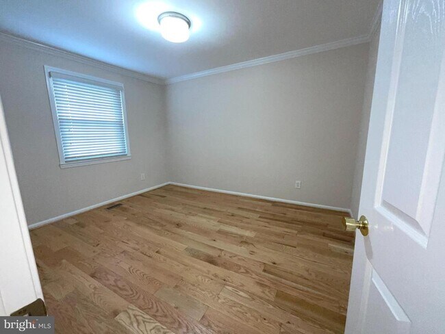 Building Photo - 1027 Travis Ln