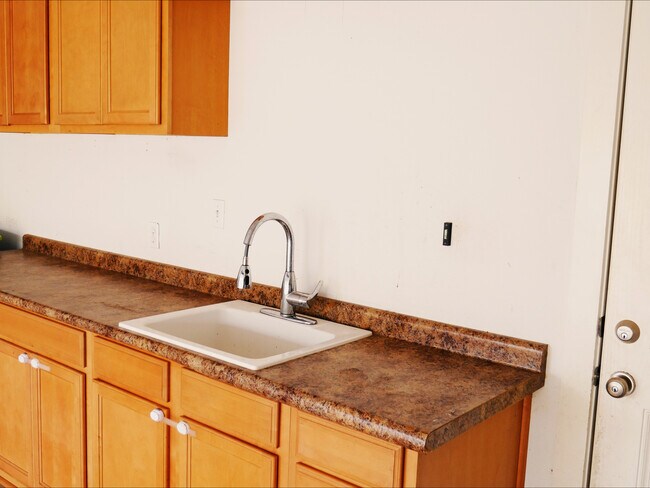 Building Photo - 265 Avondale Ln