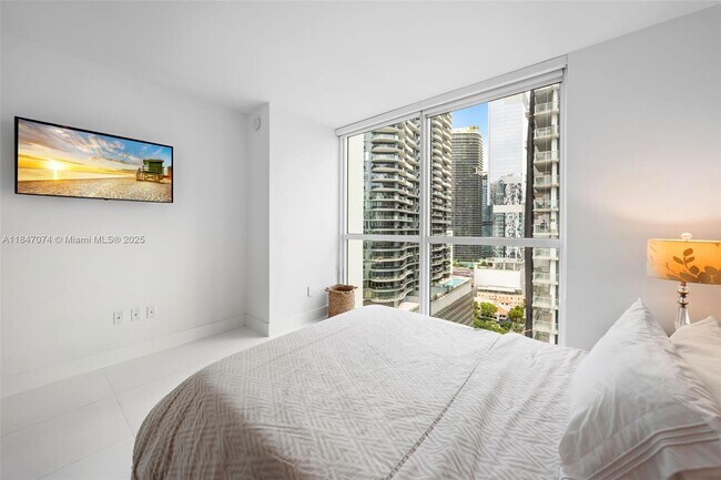 Building Photo - 1080 Brickell Ave