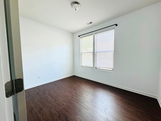 Building Photo - 126 Holly Berry Ln
