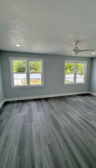 Building Photo - 803 E Cayuga St