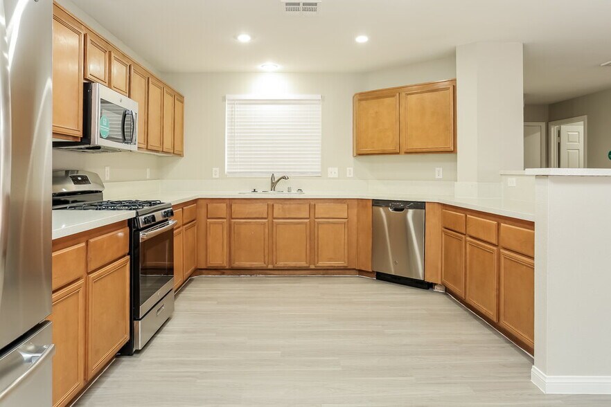 Building Photo - 8620 Hidden Pines Ave