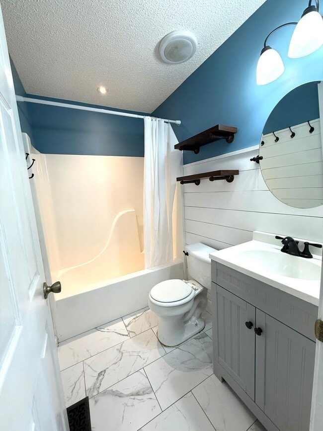 Building Photo - Charming 3 Bedroom Cape Cod