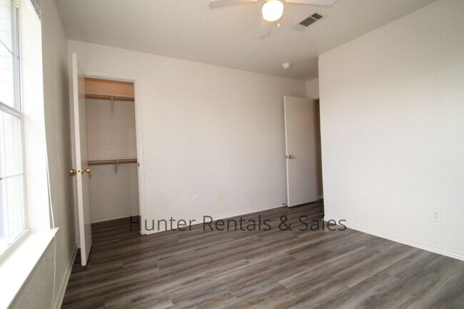 Building Photo - 1710 Spring Rose Cir
