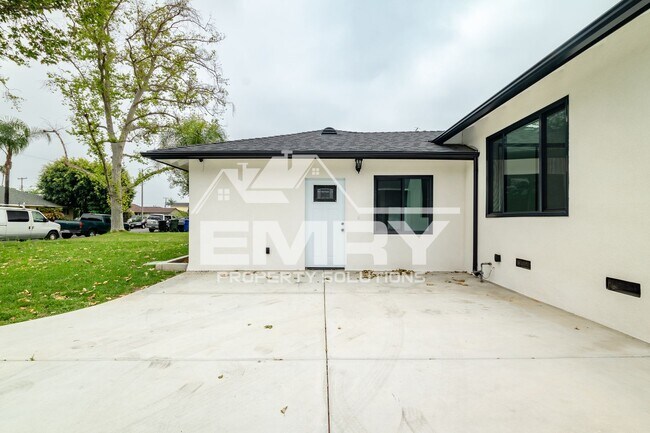 Building Photo - 9135 Arrington Ave