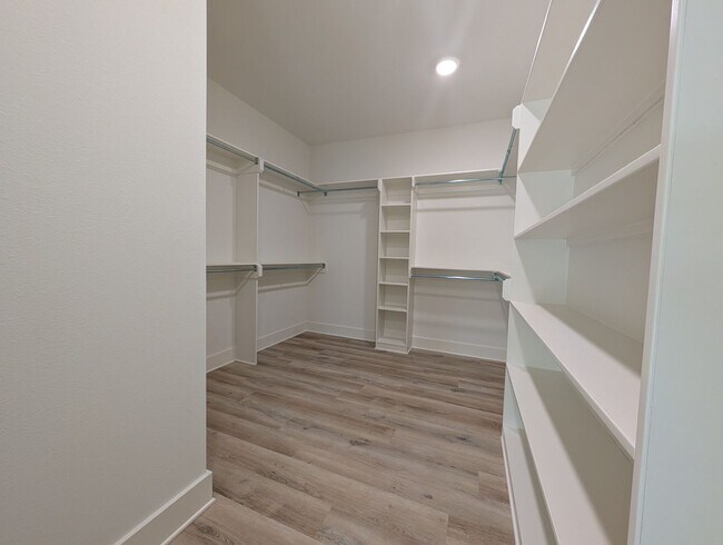 Building Photo - 7A Fernwood Dr