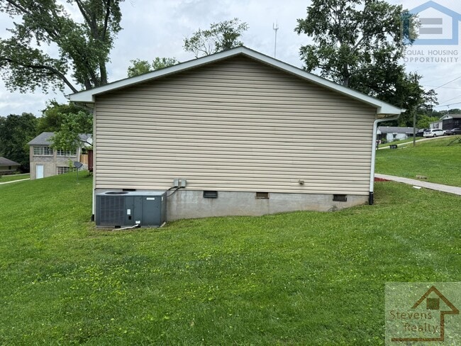 Building Photo - 1427 Lantana Ln NW