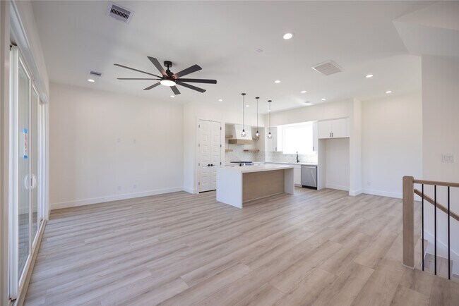 Building Photo - 4012 Yellowstone Blvd