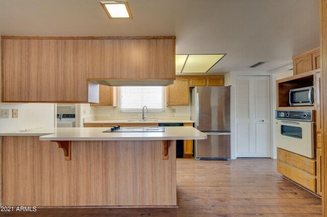 Building Photo - 6-Bedroom Tempe Home with Private Pool, Garage & Prime ASU Location