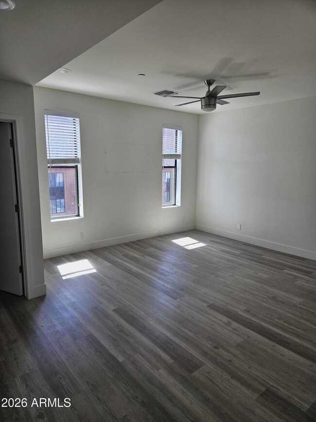 Building Photo - 214 S Roosevelt St
