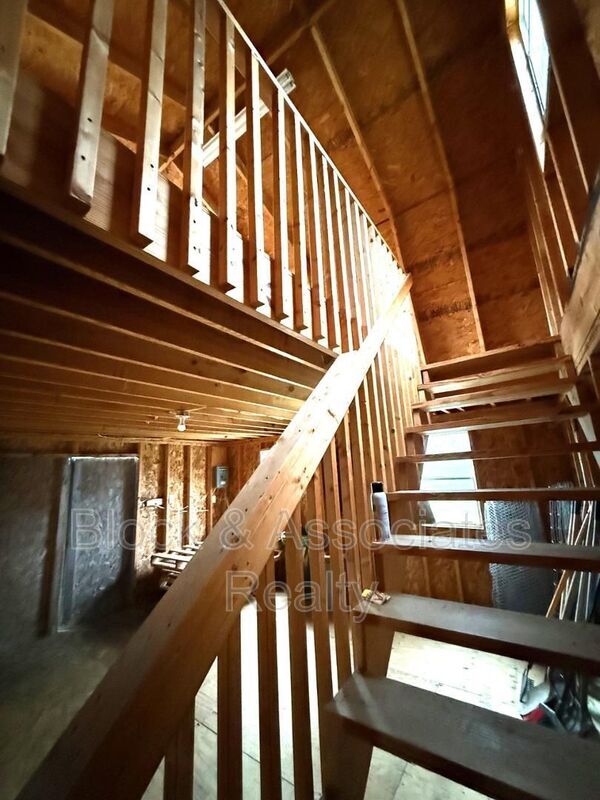 Building Photo - 285 Lennie Smith Rd