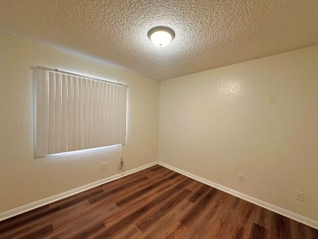 Building Photo - 15Central