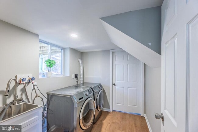 Building Photo - 422 Spackmans Ln