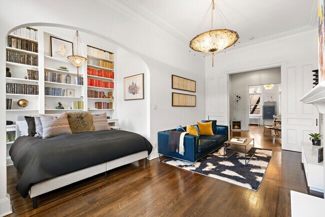 Building Photo - 937 Washington St