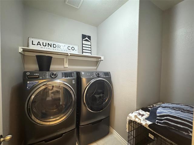 Building Photo - 1020 Lake Sierra Wy