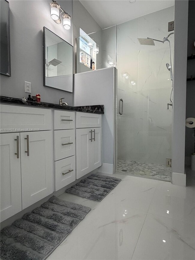 Building Photo - 2923 22nd St SW