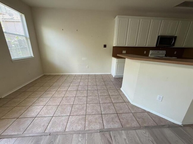 Building Photo - 16623 Newglen Ln