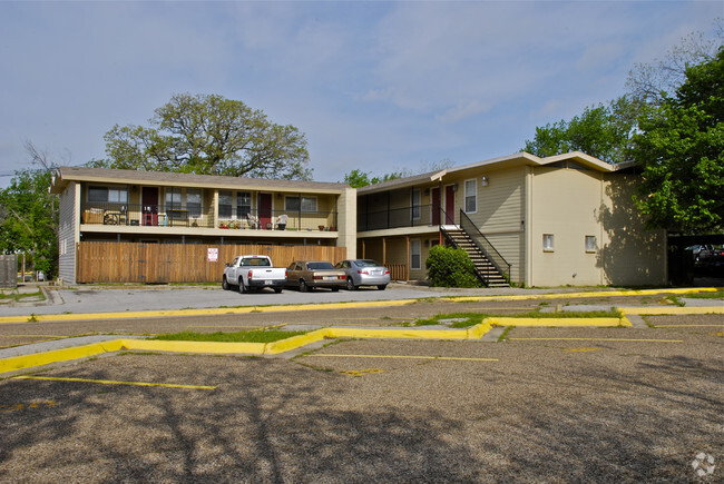 Building Photo - Oak Street Apartments