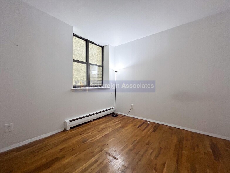 Building Photo - 243 W 116th St