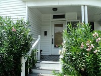 Building Photo - 107 Alma St